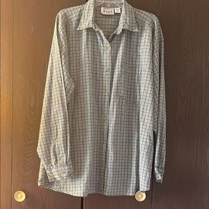 Details men’s long sleeved, button down shirt. Size Large